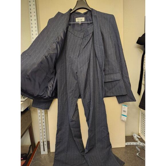Le Suit Dark Blue Gray Pinstripe Blazer and Pants Set - Picture 4 of 9